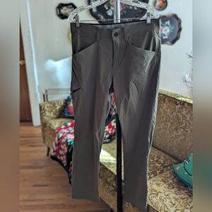 Orvis Green Cargo Pants with Straight Leg Fit